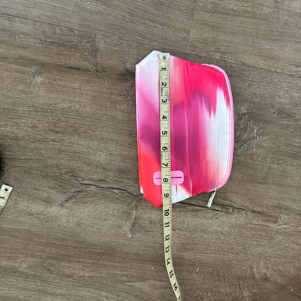 Clinique NWOT Stylish Pink Gradient Women's Cosmetics Bag - Picture 4 of 4